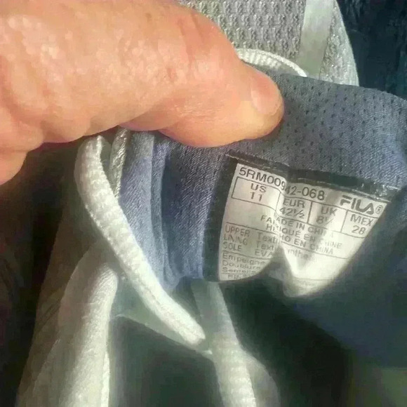 Fila ladies tennis shoe. Size 11. Excellent condition Light blue and white clean - Picture 7 of 10